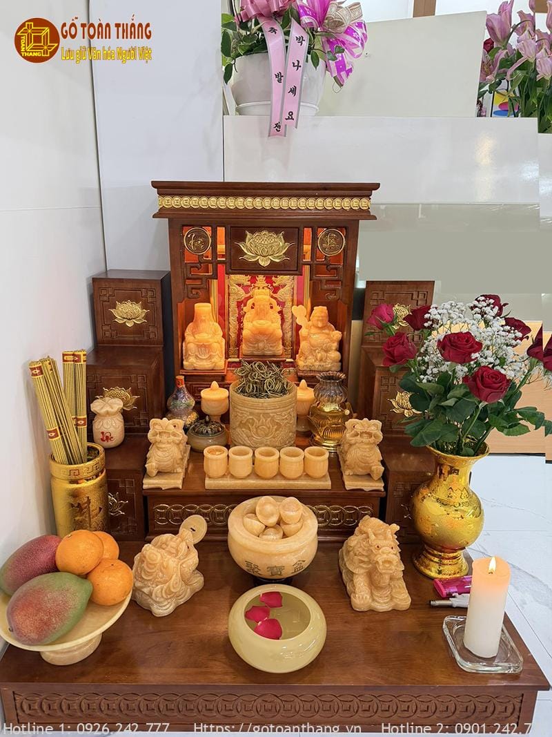 Bàn thờ Thần Tài ngày Tết đẹp - mẫu 17