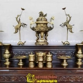 Bộ đồ thờ bằng đồng thau
