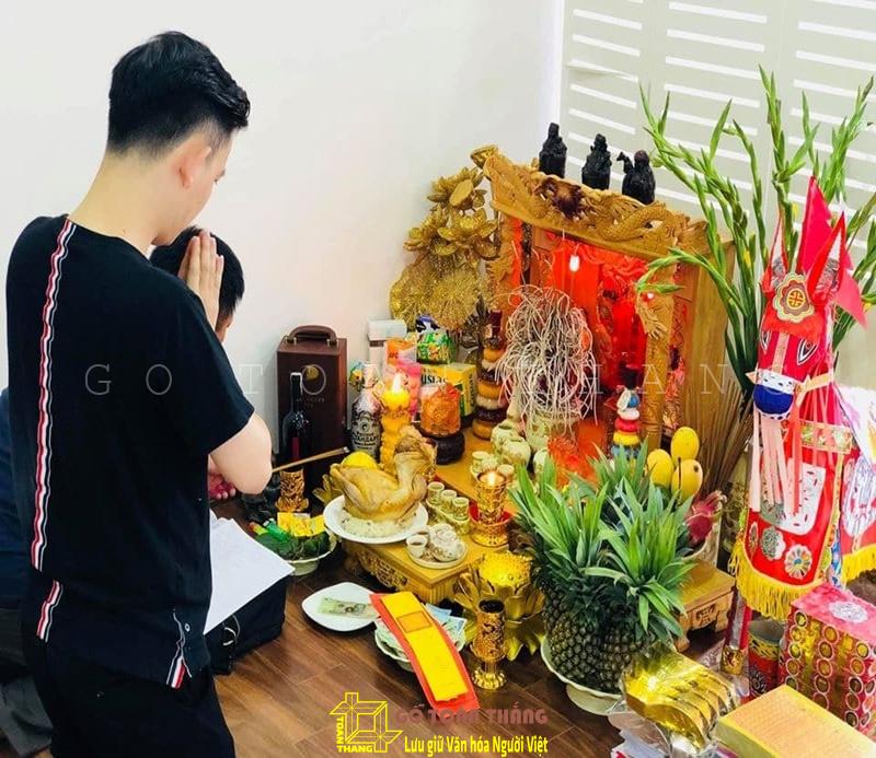 Văn khấn mùng 1 và ngày rằm cúng Thổ Công năm 2025 7 Mam cung le thay ban tho moi phai day duhuong hoa ruou