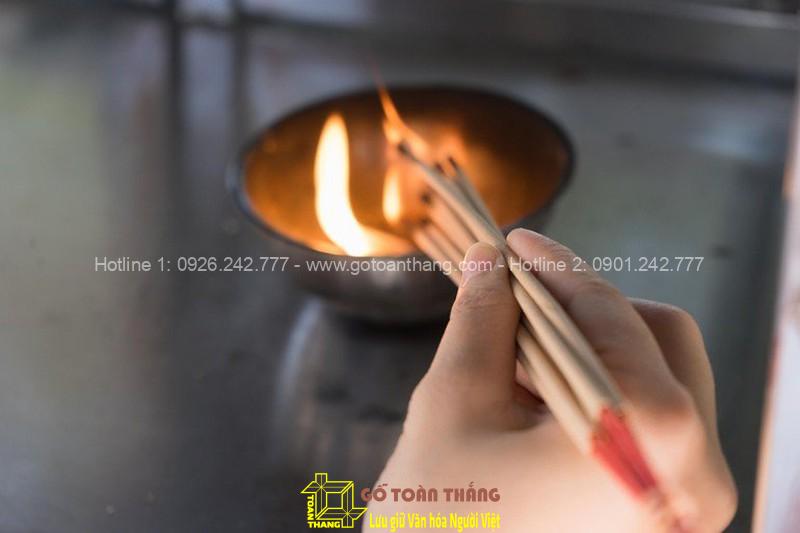 Hướng dẫn cách thắp hương đúng cách chuẩn phong tục người Việt 30 cach thap huong dung cach