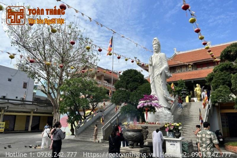 Quan Thế Âm Bồ Tát là ai? Sự tích, hình tượng của Ngài 41 Phật Quan Âm Bồ Tát là biểu tượng hóa thân của người Phụ Nữ Việt Nam