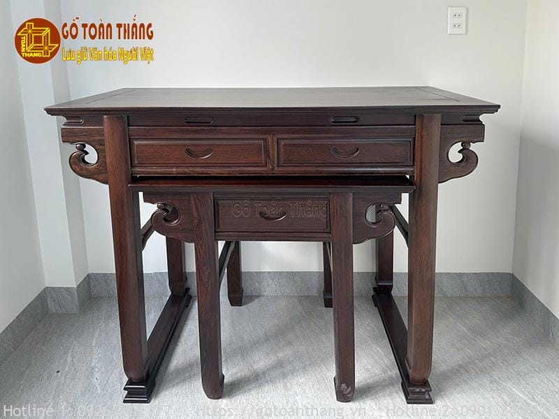 Bàn thờ đứng gỗ chiu liu BGT-04 là mẫu bàn thờ cao cấp