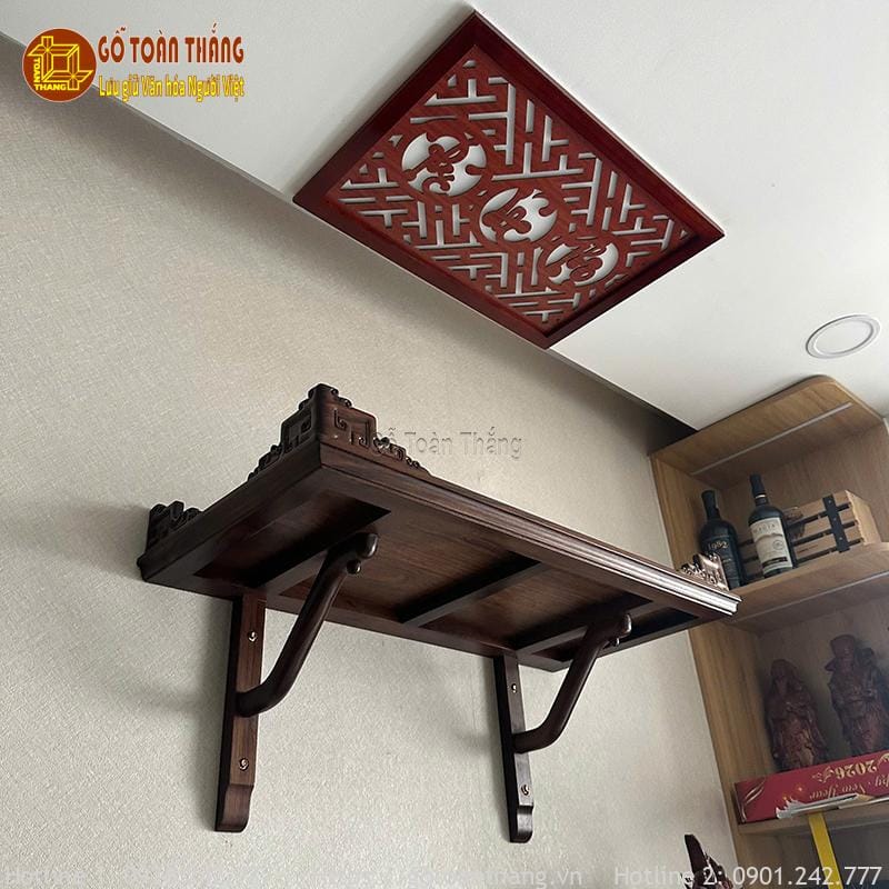 Bàn thờ Treo tường Chiu Liu được thiết kế tinh xảo