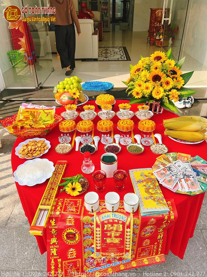 Mâm cúng khai trương đầy đủ, ai cũng tự làm được 15 Bàn thờ Toàn Thắng là một địa chỉ được nhiều khách hàng tin tưởng bởi sự chuyên nghiệp, đầy đủ lễ vật và phong cách phục vụ tận tâm